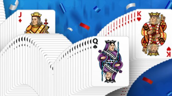 Uma das muitas maneiras de jogar Solitaire no Switch e no celular, a Microsoft Solitaire Collection, mostrando três baralhos de cartas espalhados em um fundo azul, com a carta final mostrando, um é uma rainha, um é um rei, em um valete.