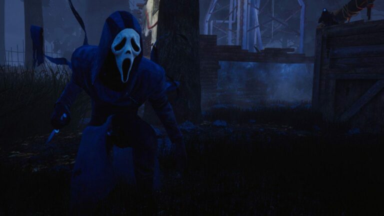 Ghost Face Sneaks Around