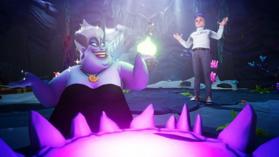 Personagens Disney Dreamlight Valley - Ursula preparando uma poção em uma caverna com o personagem do jogador