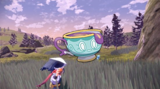 pequeno Pokémon Sinistea em um campo sendo pego por um treinador