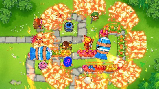 offline-jogos-5 Jogo offline Bloons TD6 mostrando uma visão de cima para baixo de dezenas de explosões e dirigíveis em uma planície gramada enquanto macacos tentam destruir tudo.