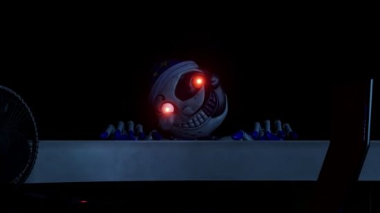 Captura de tela do Moondrop de FNAF com olhos vermelhos após sua transformação