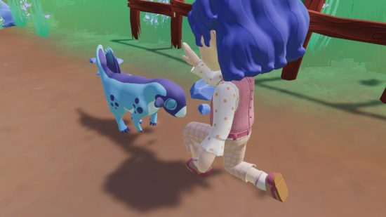 Revisão de Paleo Pines: O mesmo personagem de cabelo azul acariciando um pequeno dinossauro azul