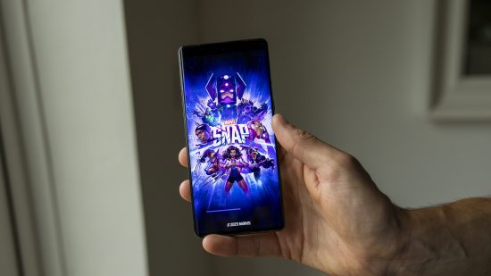 Marvel Snap na tela do Google Pixel 7 Pro