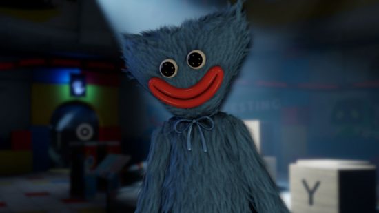 Poppy Playtime Huggy Wuggy sorrindo maliciosamente