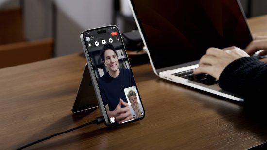 Revisão da carteira ESR Halolock Power Bank: um carregador de telefone portátil funciona como um suporte para um iPhone