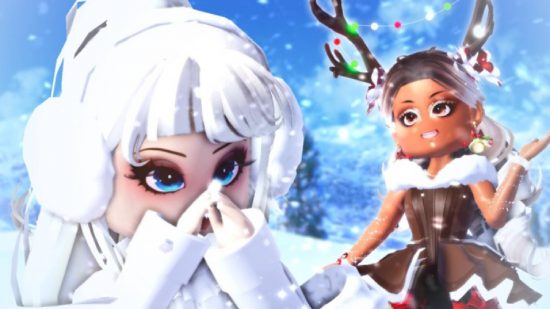 Diamantes Royale High: dois avatares roblox parecem princesas em trajes brilhantes