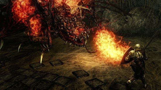 Dark Souls quelaag cuspindo fogo contra o escudo de um jogador