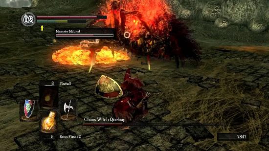 Dark Souls Quelaag cuspindo poças de lava em direção ao jogador