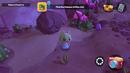 Hello Kitty Island Adventure critter list: uma captura de tela de HKIA mostrando um personagem de gato verde e rosa à noite em frente a uma pedra grande e rachada. O texto no ecrã diz 'encontrar a lista de bichos do vulcão'.