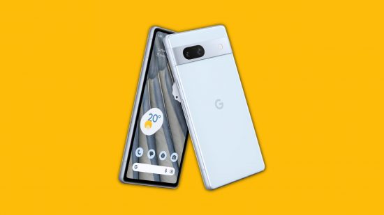 melhores telefones T-mobile Google Pixel 7a melhores telefones T-mobile: um Google Pixel 7a azul sobre um fundo amarelo