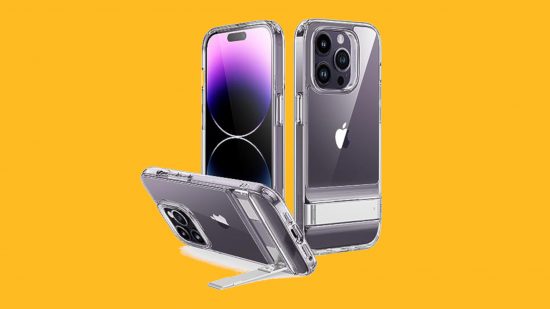 Melhores capas para iPhone: Três ângulos da capa de suporte de metal ESR transparente em um iPhone roxo, colado em um fundo de manga