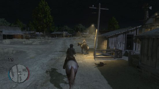 Leia a captura de tela da análise do Dead Redemption Switch mostrando um homem andando a cavalo sob a luz de uma lâmpada iluminando uma mulher andando a cavalo.  É noite e eles andam por uma estrada de terra próxima a um pequeno prédio.