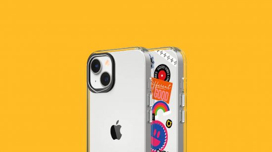 As melhores capas para iPhone 14: uma capa de telefone transparente é visível contra um fundo amarelo