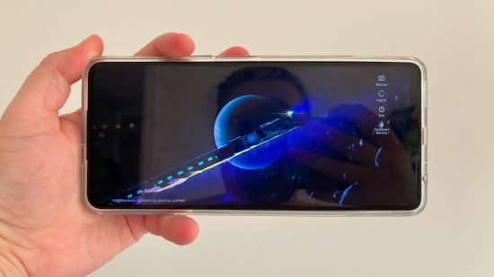 tecno pova 5 pro 5g free fire revisão da edição especial 5 Análise do Tecno Pova 5 Pro 5G Free Fire Special Edition: Uma foto do Pova 5 Pro mostrando-o rodando Honkai Star Rail