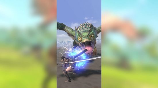 Revisão de Monster Hunter Now: um caçador de monstros ataca um monstro Pukei Pukei de lado