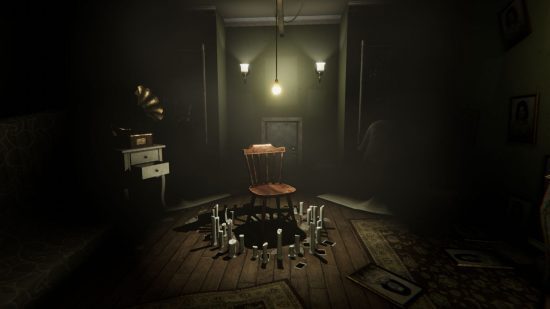 jogos de terror indie-5 Jogos de terror indie – uma captura de tela de Madison, mostrando uma cadeira cercada por velas sob uma lâmpada pendurada