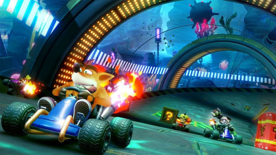 jogos de carros-crash-team-racing-nitro-fueled Crash se afasta em um túnel subaquático, em um dos muitos jogos de carros Crash Team Racing Nitro-Fueled