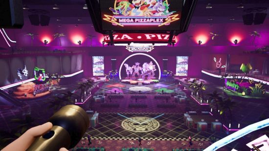 fnaf-security-breach-review-1 Revisão de violação de segurança da FNAF – alguém apontando uma tocha em uma sala de neon