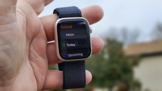 Imagem personalizada para análise do Apple Watch Series 9 com o dispositivo mostrando a caixa de entrada