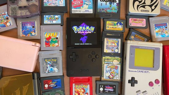 Análise do Super Pocket – o Analogue Pocket entre uma seleção de cartuchos de Game Boy