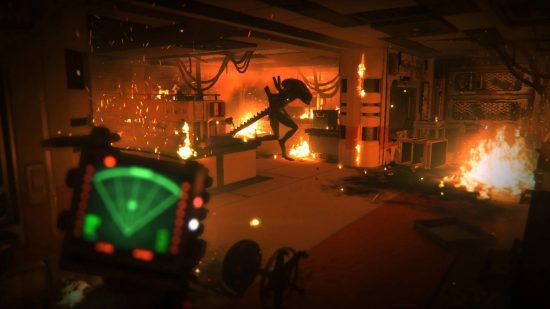 jogos alienígenas (2) Jogos alienígenas: uma captura de tela do Alien Isolation mostra o jogador segurando um radar e se escondendo do Xenomorfo