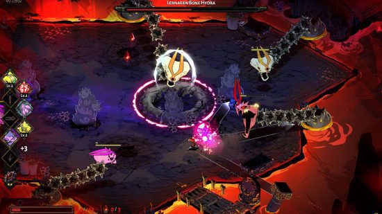 Melhores jogos roguelike: uma captura de tela de Hades mostra Zagreus em combate com uma grande serpente esquelética